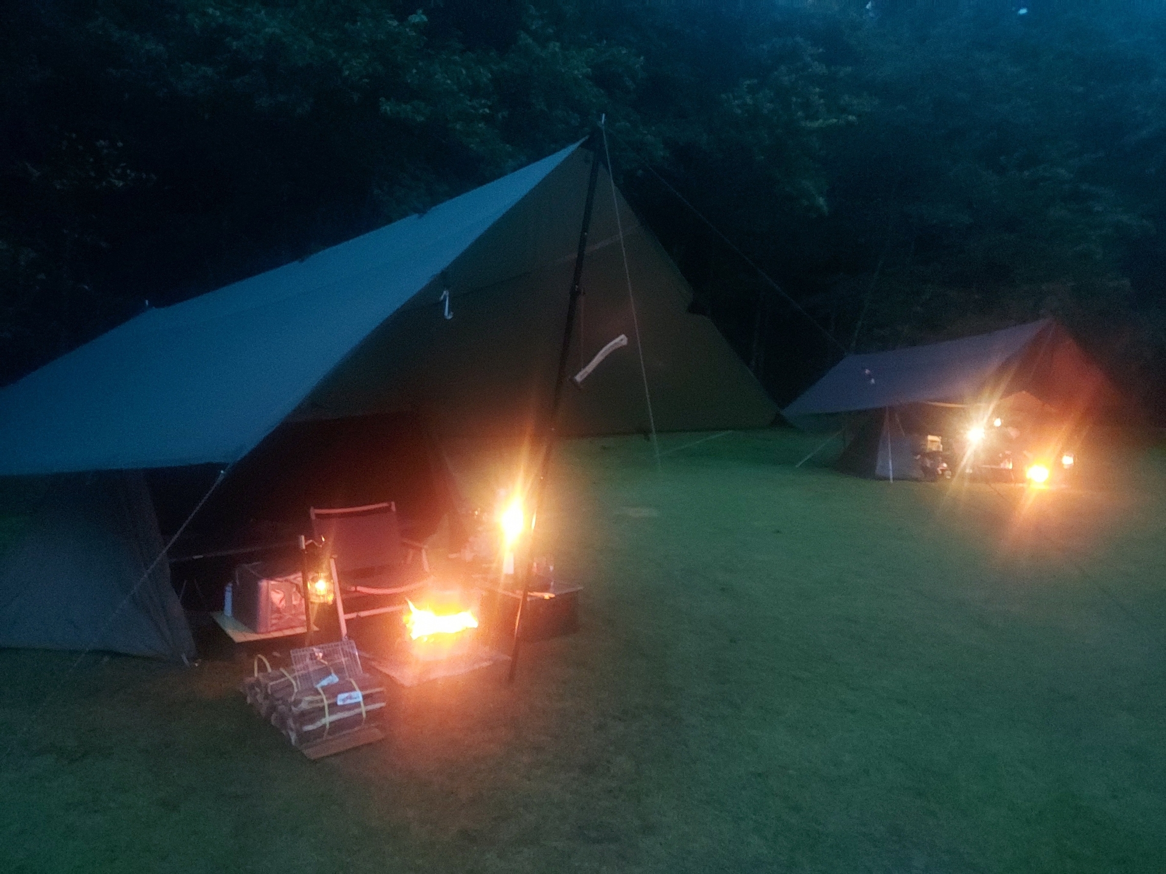 キャンプ写真夜