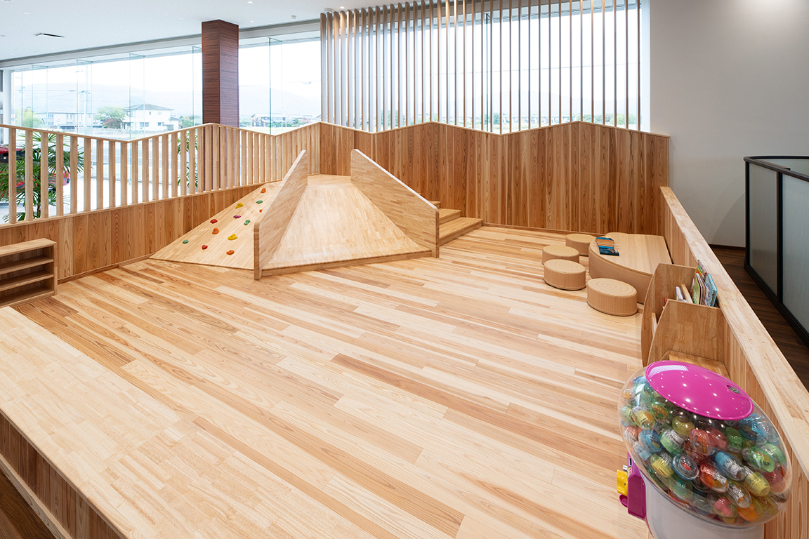 店舗画像_高島店キッズコーナー①_202512