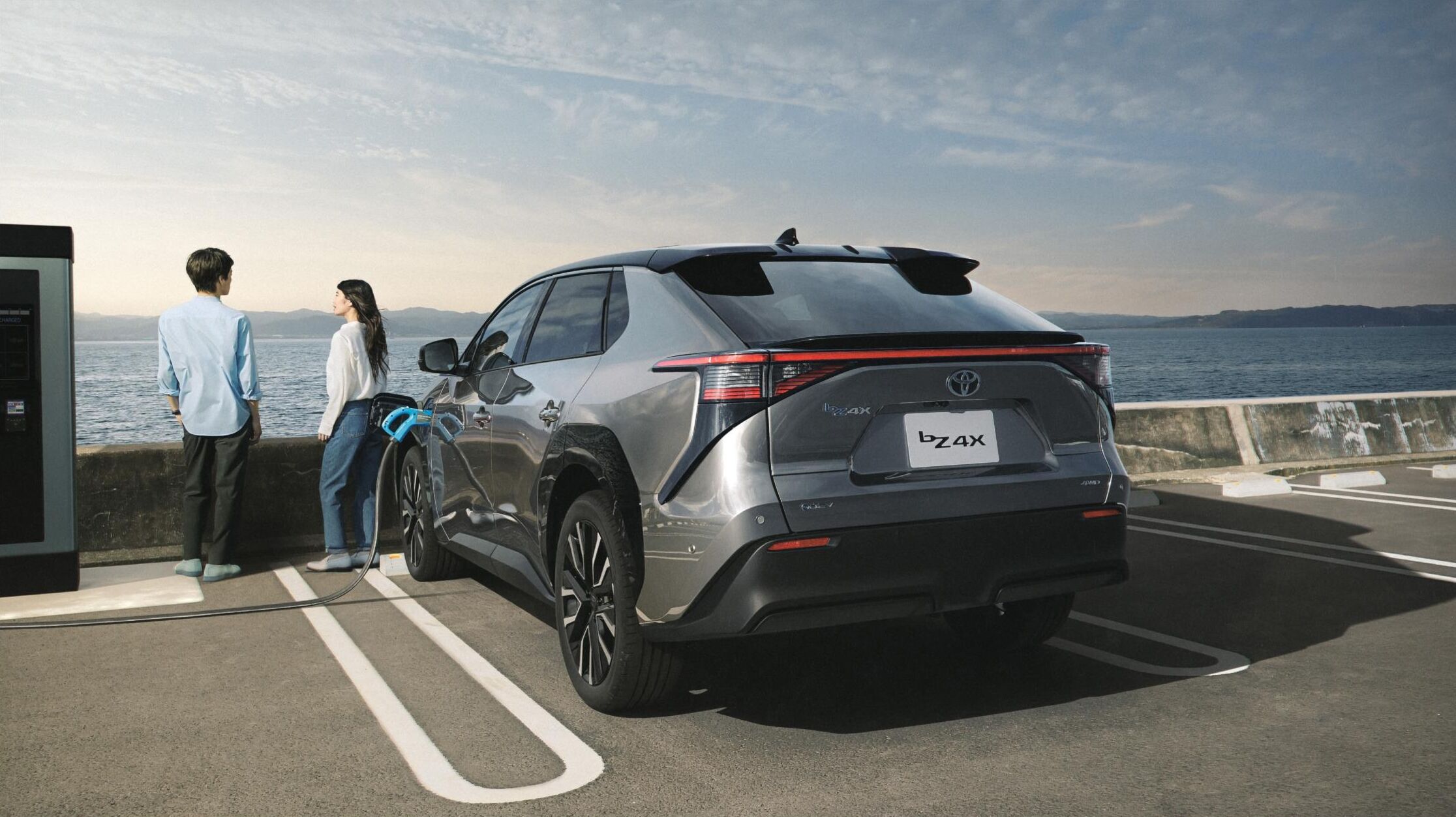 bZ4X充電の疑問をまとめて解決！充電方法・充電時間・料金は