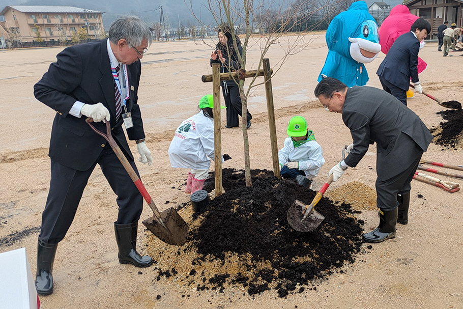 おしらせ_ふれあいグリーンキャンペーン記念植樹①