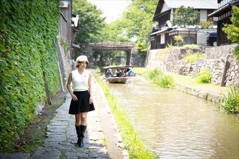 八幡堀は琵琶湖の水を引いた人工運河。江戸時代に、近江商人の躍進を支えた水運です