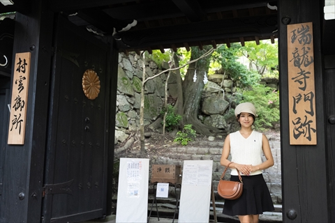 八幡山城主だった秀次を弔うため、母君が京都の村雲に建てたお寺が起源です