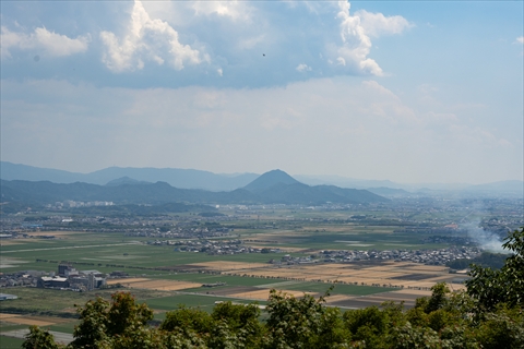 近江盆地の雄大な景色も望めます